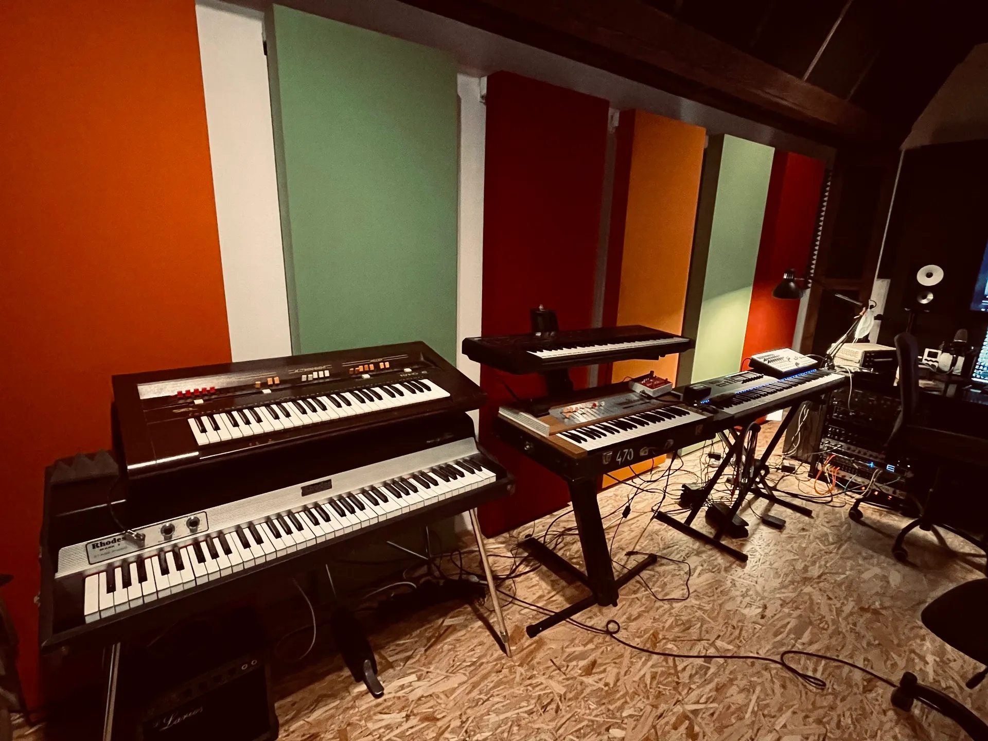 rhodes and keys in the studio